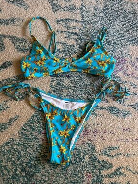 Bright Swimwear Sophie Top (M) and Melody Bottoms (S) in Casabella